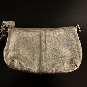 COACH GOLD WRISTLET